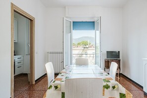 Dining - Appartamento Sauro: A cozy apartment situated a few minutes from the town center, with Free WI-FI. (Rapallo)