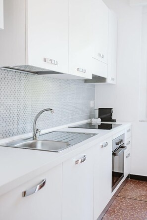 Fridge, oven, stovetop, dishwasher - Appartamento Sauro: A cozy apartment situated a few minutes from the town center, with Free WI-FI. (Rapallo)