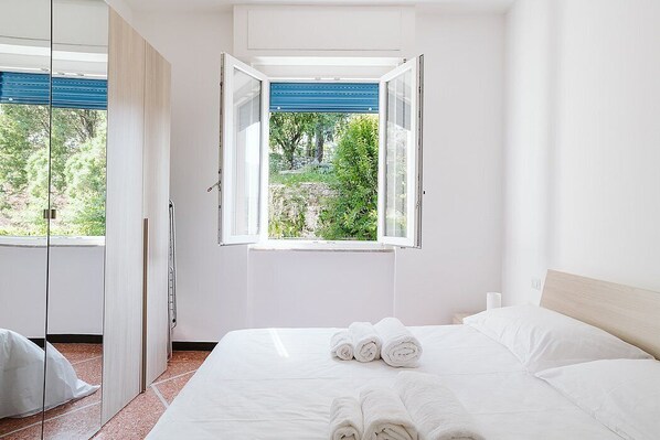 1 bedroom, iron/ironing board, free WiFi, bed sheets - Appartamento Sauro: A cozy apartment situated a few minutes from the town center, with Free WI-FI. (Rapallo)