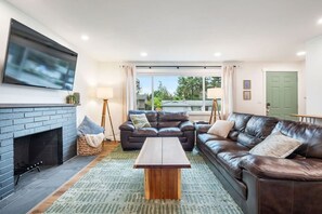 Smart TV, books - 120 - Relaxing Kirkland Haven (Kirkland)