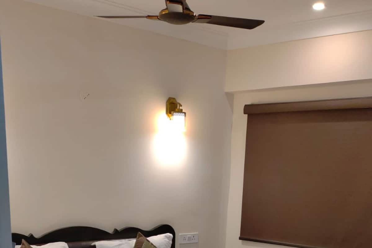 Executive Double Room, City View | Desk, soundproofing, WiFi (free), bed sheets