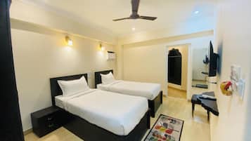 Standard Double Room, City View | Desk, soundproofing, free WiFi, bed sheets