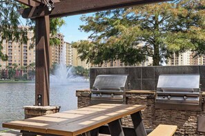 Outdoor dining - Wyndham Bonnet Creek Resort - Family Friendly Resort Condo Sleeps 8! (Lake Buena Vista)