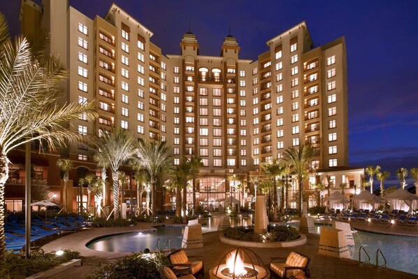 A heated pool - Wyndham Bonnet Creek Resort - Family Friendly Resort Condo Sleeps 8! (Lake Buena Vista)