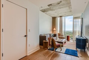 TV - Luxury 1BR +Views+Rooftop Pool +Walk To Rainey St. (Austin)