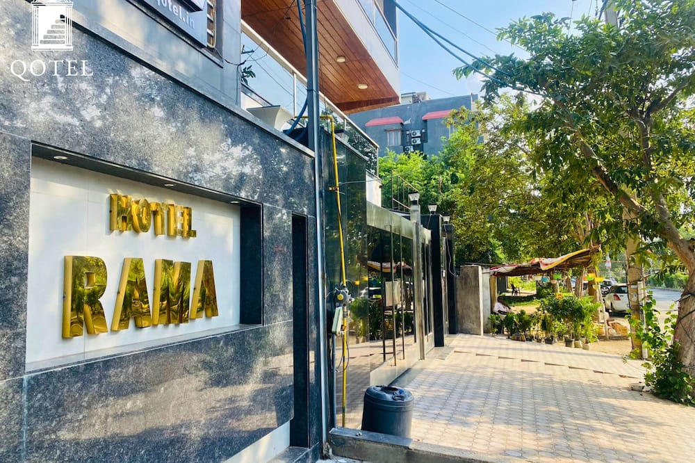 Qotel Hotel Rama Rohini Sector 24