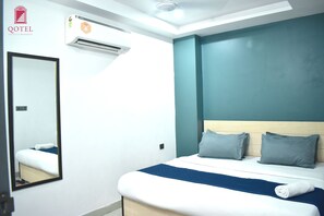 Premium bedding, soundproofing, free WiFi, bed sheets - Qotel Hotel Rama Rohini Sector 24 (New Delhi)