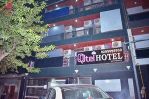 Exterior - Qotel Hotel Rama Rohini Sector 24 (New Delhi)