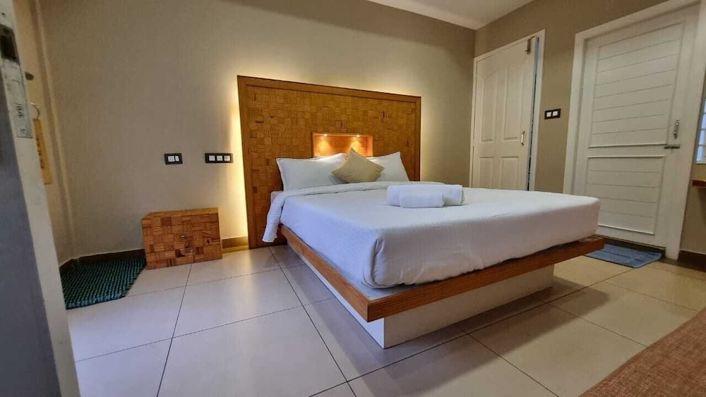 Looking for an Ayurvedic holiday at the lap of Kerala's green haven