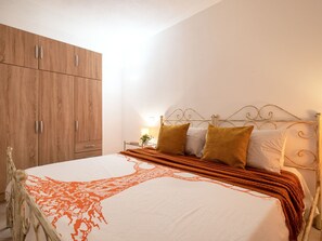 3 Schlafzimmer, Bügeleisen/Bügelbrett