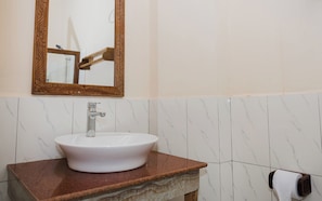 Deluxe Double Room | Bathroom