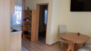 Dining - Gemütlicher Bungalow in Direkter Küstenwaldlage - 5 min zum Weißen Ostseestrand (Breege)