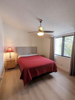 3 bedrooms, desk, iron/ironing board, free WiFi