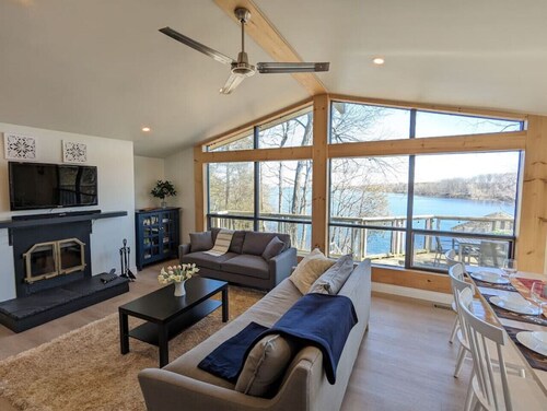 Stunning lakefront 4 season cottage in PEC