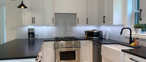 Frigorífic, microones, forn i placa de cuina