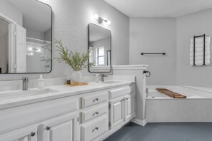 Dutxa, assecador de cabells, tovalloles i sabó 