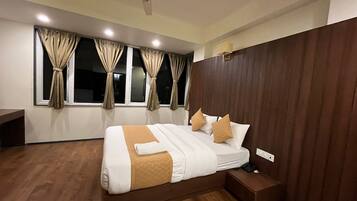 Superior Room | Desk, laptop workspace, free WiFi, bed sheets