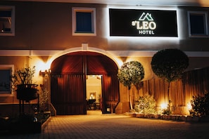 Façade de l’hébergement - soirée/nuit