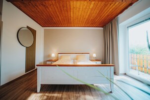 经典双人房, 无烟房, 花园 | 客房内保险箱、特色装修、特色家居、办公桌