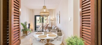 Apartment 'El Oasis Plaza Madagascar' with Shared Pool, Wi-Fi and Air Conditioning