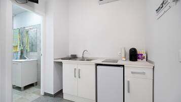 Een koelkast, een magnetron, een kookplaat