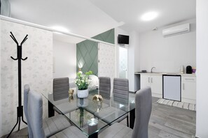 Dining - Apartment 'Centro Jerezano 1' with Wi-Fi and Air Conditioning (JEREZ DE LA FRONTERA)