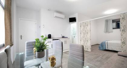 Apartment 'Centro Jerezano 2' with Wi-Fi and Air Conditioning
