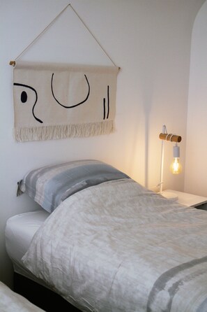 2 bedrooms, WiFi, bed sheets