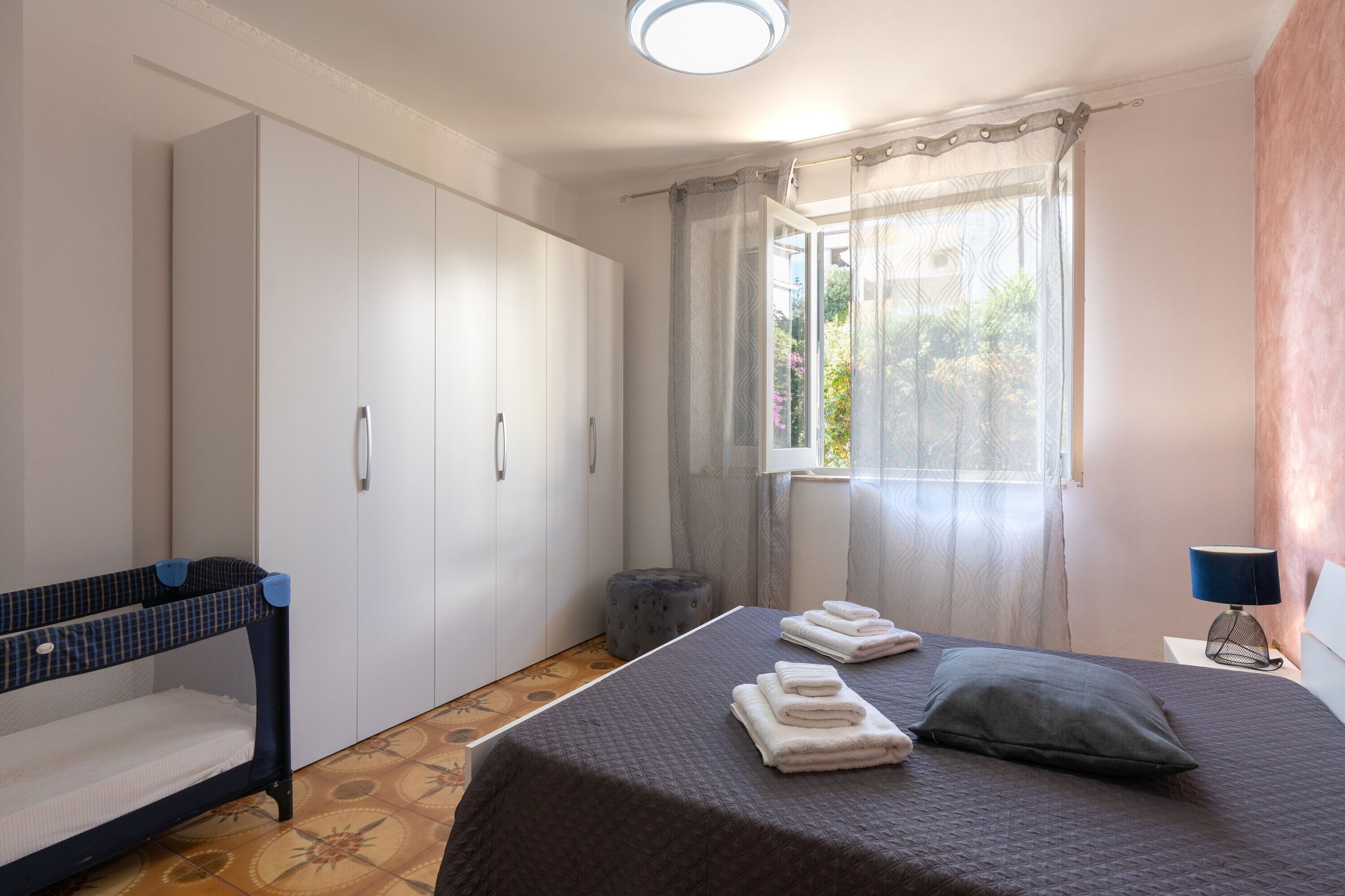 3 camere, ferro/asse da stiro, Wi-Fi gratuito, lenzuola