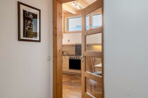 Interior - Apartment 'Funtnatsch Schlern' with Mountain View, Shared Terrace and Wi-Fi (Laion)