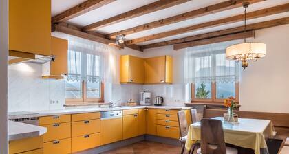 Apartamento 'Funtnatsch' con vistas a la montaña, terraza privada y Wi-Fi