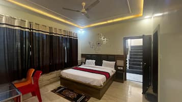 Club Room | Egyptian cotton sheets, premium bedding, Select Comfort beds