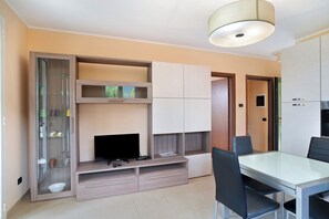 Dining - Apartment 'Vallebona' with Private Terrace and Wi-Fi (Seborga)