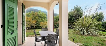 Apartment 'Vallebona' with Private Terrace and Wi-Fi