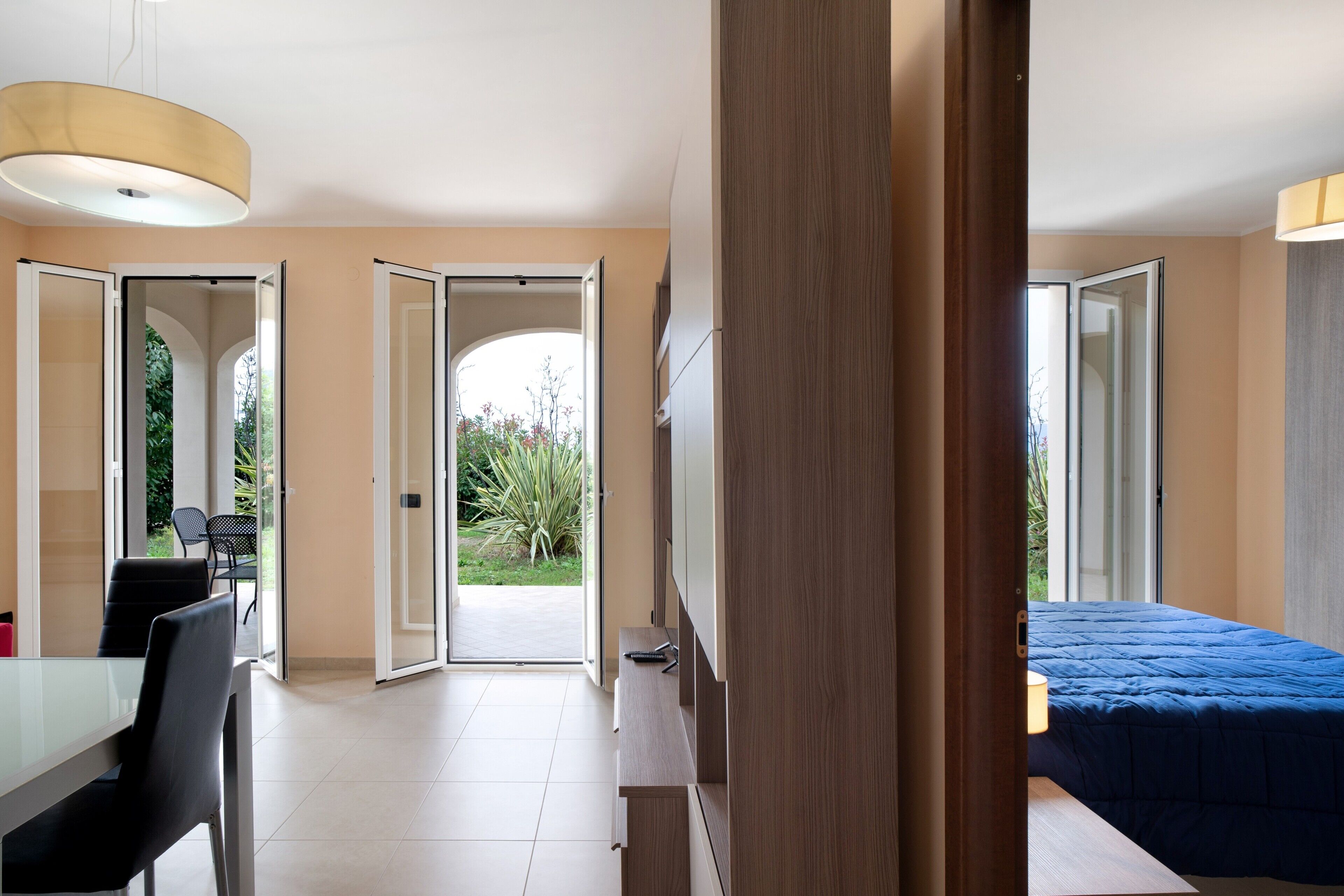 2 室のベッドルーム、WiFi (無料)、ベッドシーツ