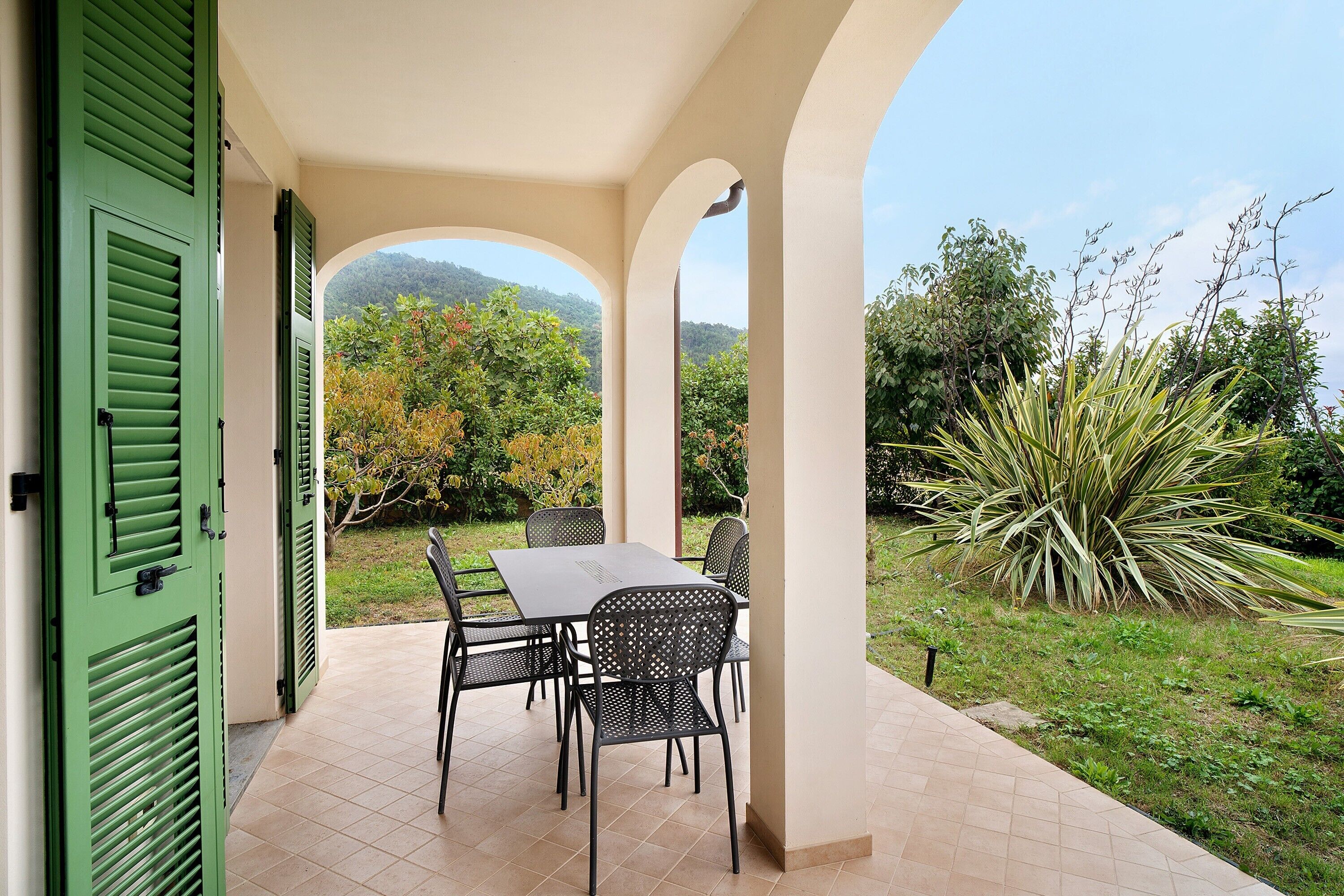 屋外ダイニングエリア