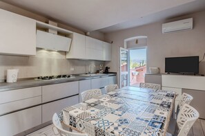 Geladeira, fogão, cooktop, lava-louças