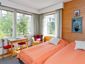 1 makuuhuone, silitysrauta/-lauta