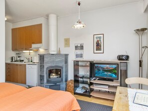 1 makuuhuone, silitysrauta/-lauta