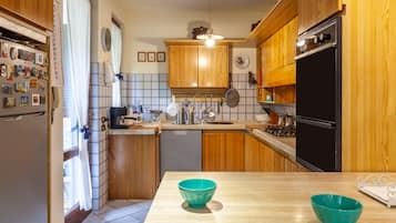 Réfrigérateur, four, plaque de cuisson, lave-vaisselle