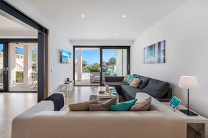 TV - Villa 'Nereo' with Sea View, Wi-Fi and Air Conditioning (Alcúdia)