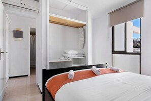 1 bedroom, bed sheets