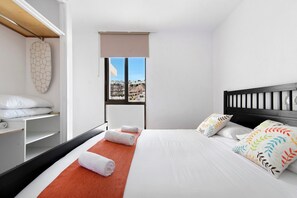 1 bedroom, bed sheets