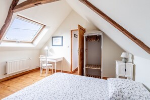 2 makuuhuonetta, silitysrauta/-lauta, ilmainen Wi-Fi, vuodevaatteet