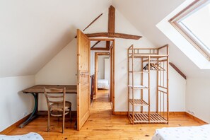 2 bedrooms, iron/ironing board, free WiFi, bed sheets - Holiday Home 'Ville Daniel' with Private Terrace, Private Garden and Wi-Fi (PORDIC)