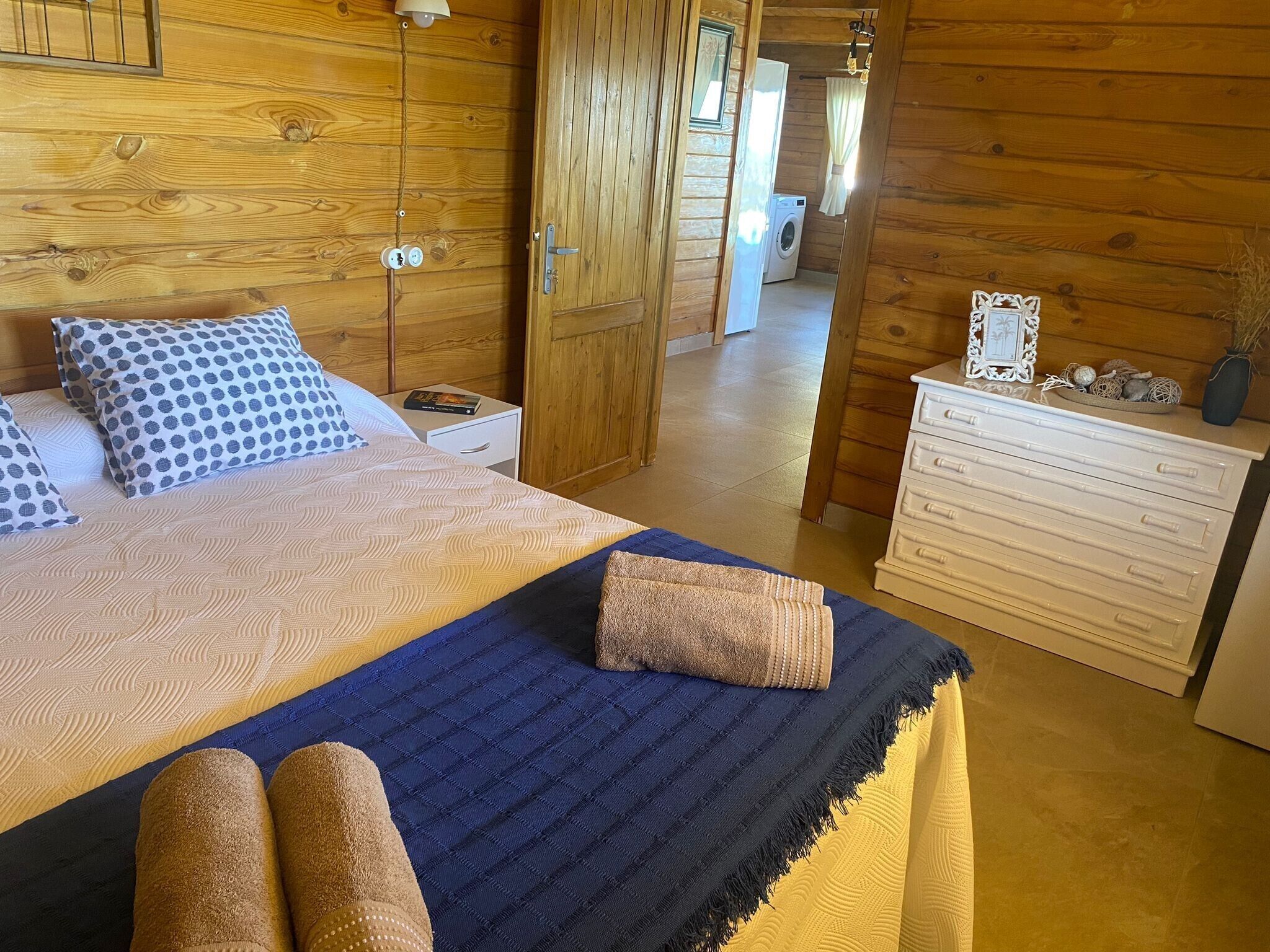 2 habitaciones, tabla de planchar con plancha y wifi gratis 