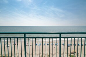 On the beach - Luxurious Three Bedroom Oceanfront Condo 8th Floor (Myrtle Beach)