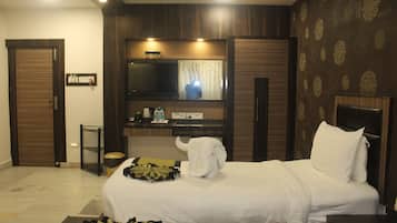 Premium Suite | 1 bedroom, Egyptian cotton sheets, premium bedding