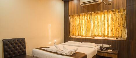 Deluxe Double Room | Egyptian cotton sheets, premium bedding, WiFi (free)