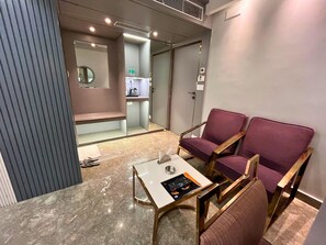 Executive Room | Egyptian cotton sheets, premium bedding, individually decorated - continental lodge  (Malda)